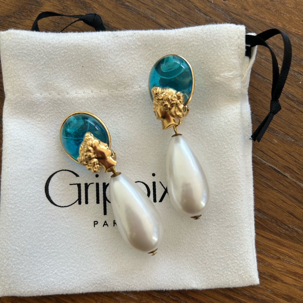 Gripoix Paris- back to Rome Clip Drop Cameo Earrings with Pearl